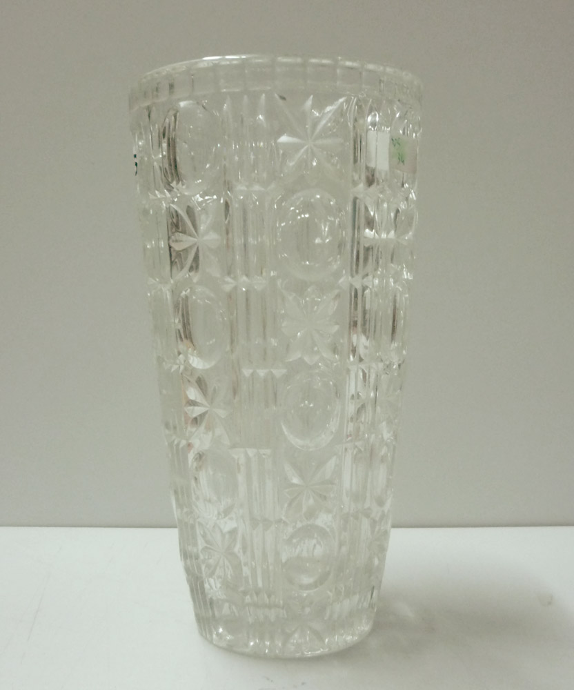 VASE IN CRYSTAL, 20TH CENTURY cut to geometric motives and stars. Measures cm. 25 xes 13. VASO IN