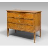 BEAUTIFUL CHEST OF DRAWERS IN WALNUT, ITALY CENTRAL ELEGANT 18TH CENTURY with edgings in boxwood and