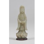 A CHINESE JADE SCULPTURE, EARLY 20TH CENTURY depicting Guan Yin. h. cm. 18,5 SCULTURA IN GIADA, CINA