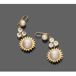 BEAUTIFUL COUPLE OF EARRINGS in yellow gold 18 kts., to outline of star with leaning pearl