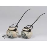 A PAIR OF CHINESE PORCELAIN PIPES, 20TH CENTURY Measures cm. 24 x 8. DUE PIPE DA OPPIO IN PORCELLANA