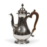 SILVER TEAPOT, PUNCH MILAN 1934/1944 Title 928/1000. Measures cm. 30 x 14 x 22, weight gr. 1041.