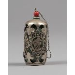 A CHINESE SNUFF BOTTLE, 20TH CENTURY h. cm. 7,5. SNUFF BOTTLE, CINA XX SECOLO con corpo in