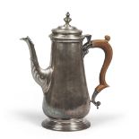 Silver Coffeepot, Hall mark London 1747 to smooth body, with spout fogliato and handle in wood.