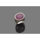 RING in white gold 18 kts., to dome with faceted central ruby and treated with decorums to pavè of