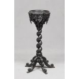 A FAR EAST EBONY STAND FOR VASE, 20TH CENTURY Misure cm. 92 x 48. PORTAVASO IN EBANO, ESTREMO