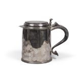 SILVER TANKARD, PUNCH LONDON 17TH CENTURY smooth body, with belt handle. Silversmith 'T.I.'. 925/