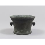 GREAT BRONZE MORTAR, 17TH CENTURY with heads handles zoomorfe. Measures cm. 13 x 20. GRANDE