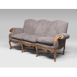 SPLENDID PIEDMONTESE COUCH, 18TH CENTURY in walnut, with tripartite back and arms uppercuts to