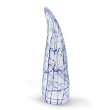 ANDREA ANASTASIO (Roma 1961) Vaso in vetro di murano trasparente con applicazioni blu. Realizzato da