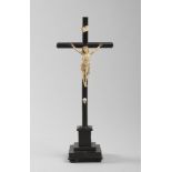 IVORY CRUCIFIX, LATE 18TH CENTURY with cross in ebonized woods. Complete of Vanitas. Measures cm. 15