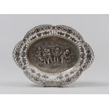 I BASKET IN SILVER, HALL MARK GERMANY ELEGANT 19TH CENTURY with bas-relief in the scene rural