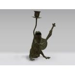 CANDLESTICK IN METAL, 20TH CENTURY to green patina with outline to frog suonatrice. Measures cm.