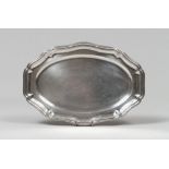SILVER TRAY, 20TH CENTURY on board moved and nervato. Measures cm. 46 x 31, weight gr. 881.