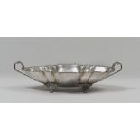 I CENTER IN SILVER, 20TH CENTURY with edges, handles and feet chiseled to vegetable motives.