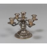 SMALL CANDLESTICKS IN SILVER, 20TH CENTURY with five braccias and base engraved to leaves.