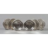 SIX DISHES IN SILVER, 20TH CENTURY with edge knurled to palmette. Diameter cm. 22, total weight