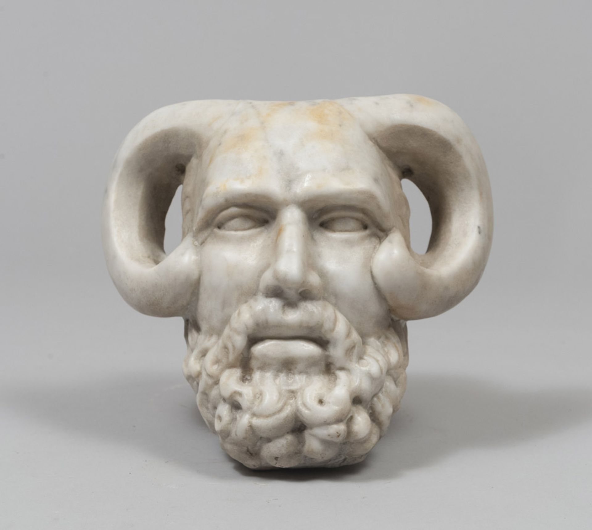 ITALIAN SCULPTOR, 18TH CENTURY HEAD OF FAUN Sculpture in white marble, cm. 25 x 28 x 23 Cubic base - Bild 2 aus 2