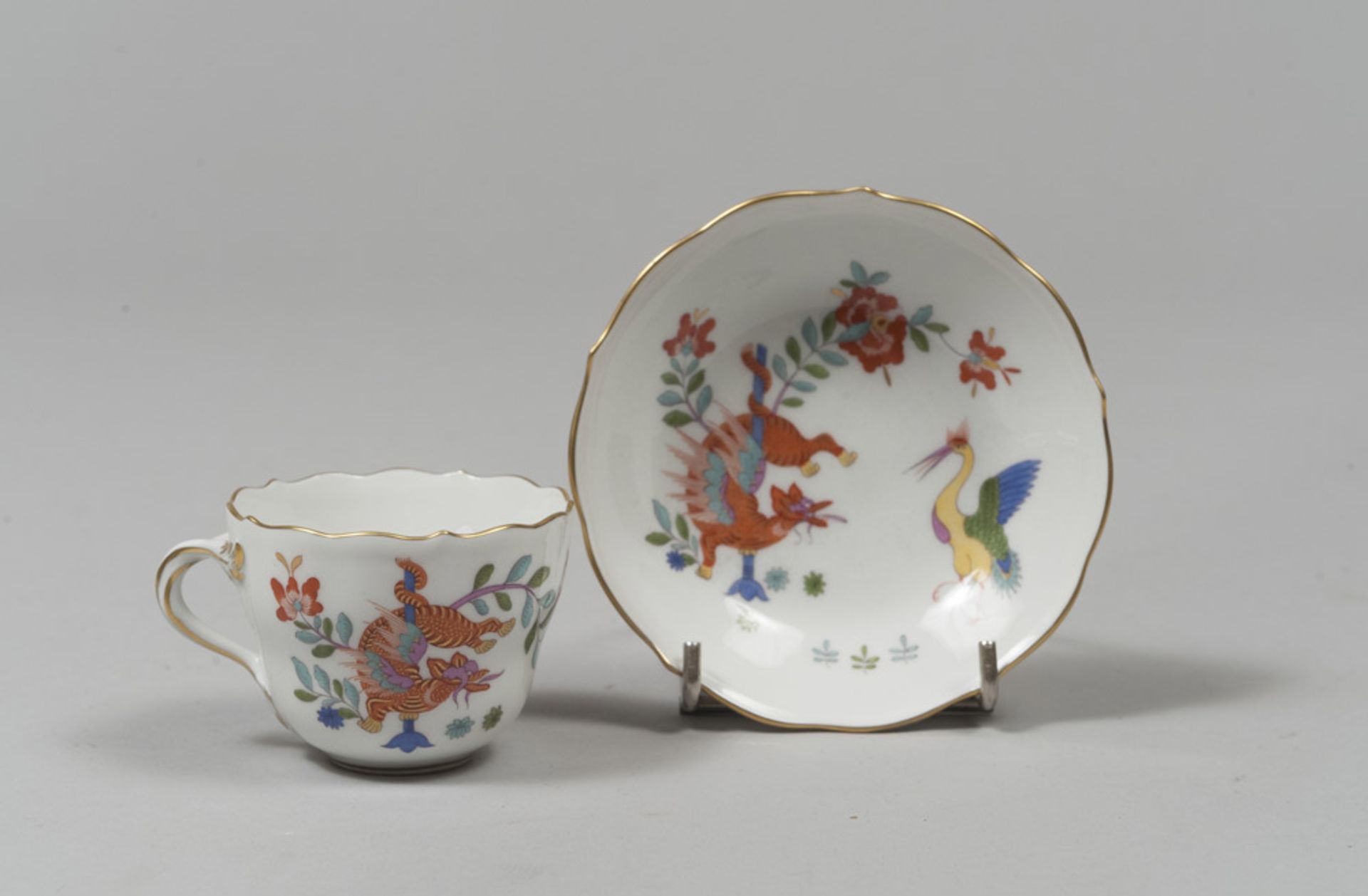 PORCELAIN CUP AND SAUCER, MEISSEN 20TH CENTURY