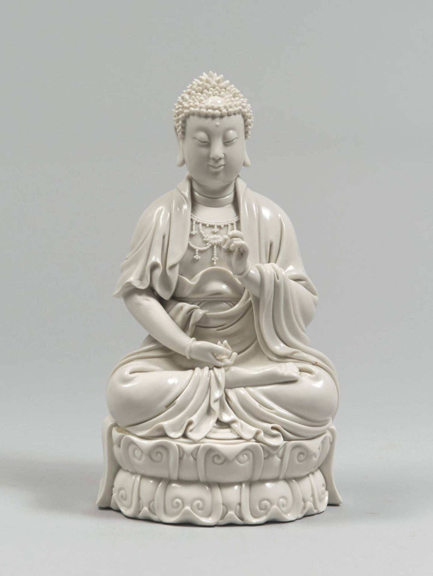 A CHINESE WHITE PORCELAINE SCULPTURE, FIRST HALF 20TH CENTURY