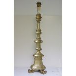 CHANDELIER IN GILDED WOOD, 18TH CENTURY with knots to triangle and base with curled feet. h. cm. 62.