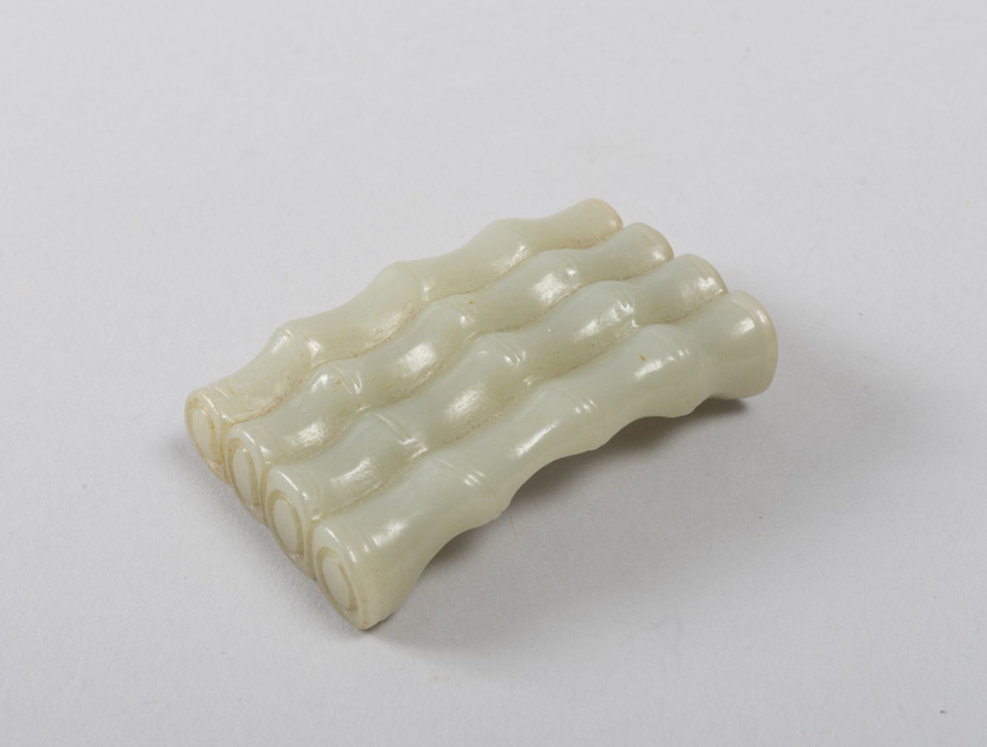 A CHINESE JADE CHOPSTICK STAND, 20TH CENTURY