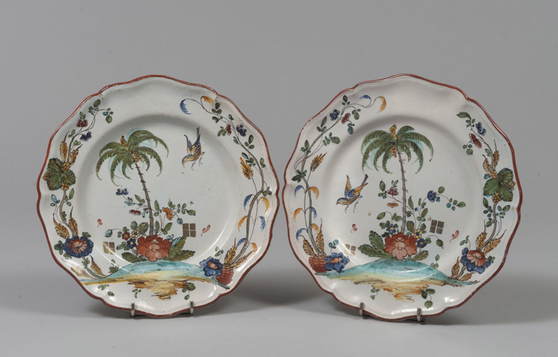 A PAIR OF MAIOLICA DISHES, NAPLES PROBABLY MANUFACTURY DEL VECCHIO, 18TH CENTURY