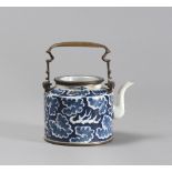 BLUE AND WHITE PORCELAIN TEA POT, CHINA LATE 19TH CENTURY