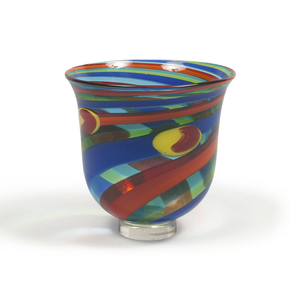 VASO SALVIATI, XX Secolo in vetro di Murano policromo. Misure, cm. 24 x 25&lt;BR&gt; -