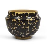 VASO ALBISOLA 'La Fenice' in ceramica decorata a fiori neri su fondo giallo ocra. [...]