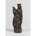 Walnut-tree Virgo with Child Sculpture, central Italy 18th century. Measures cm. 40 x 16 x 8.