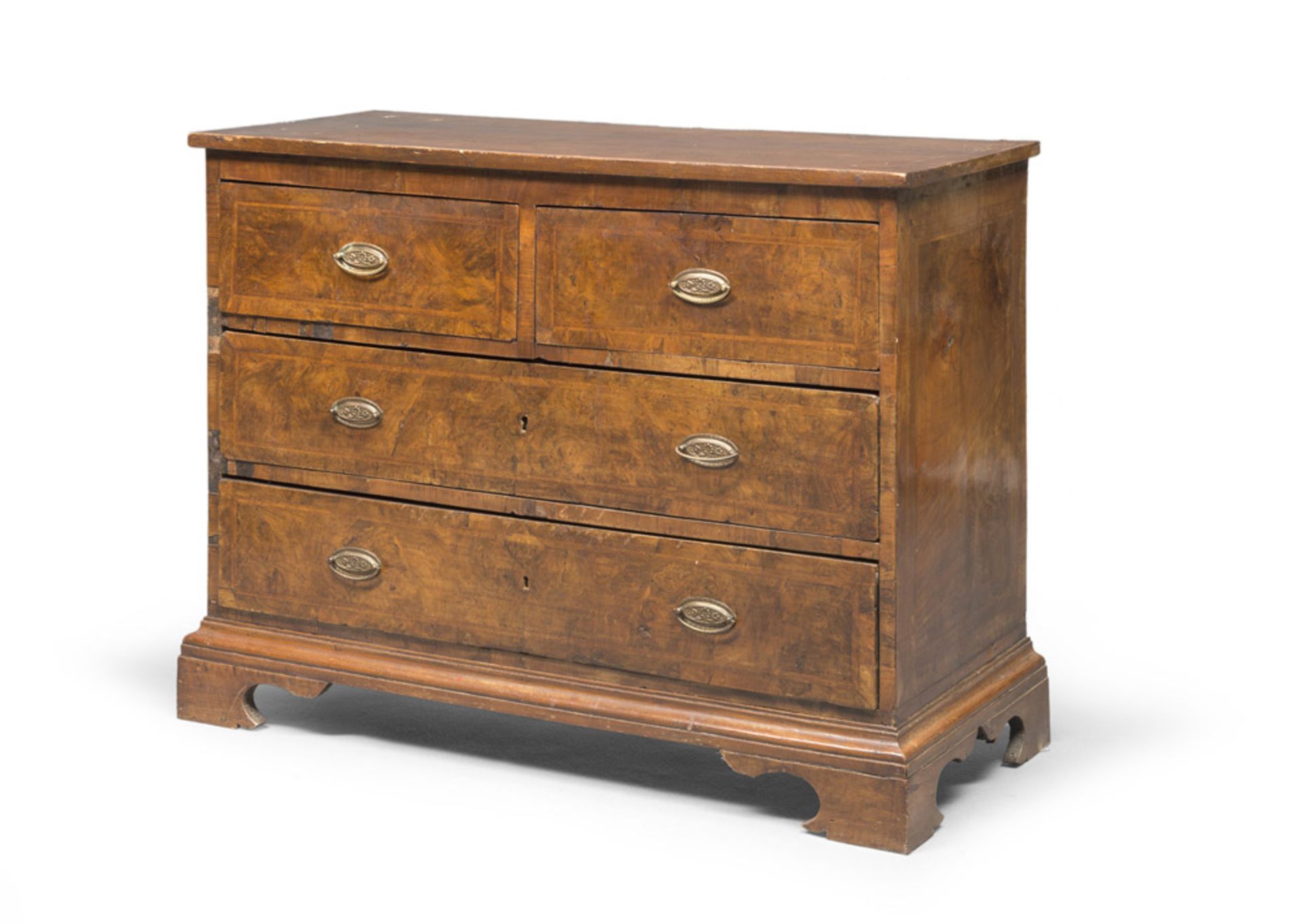 Olive-tree with thread in bois de rose Commode, probably England, antique elements. Measures cm.