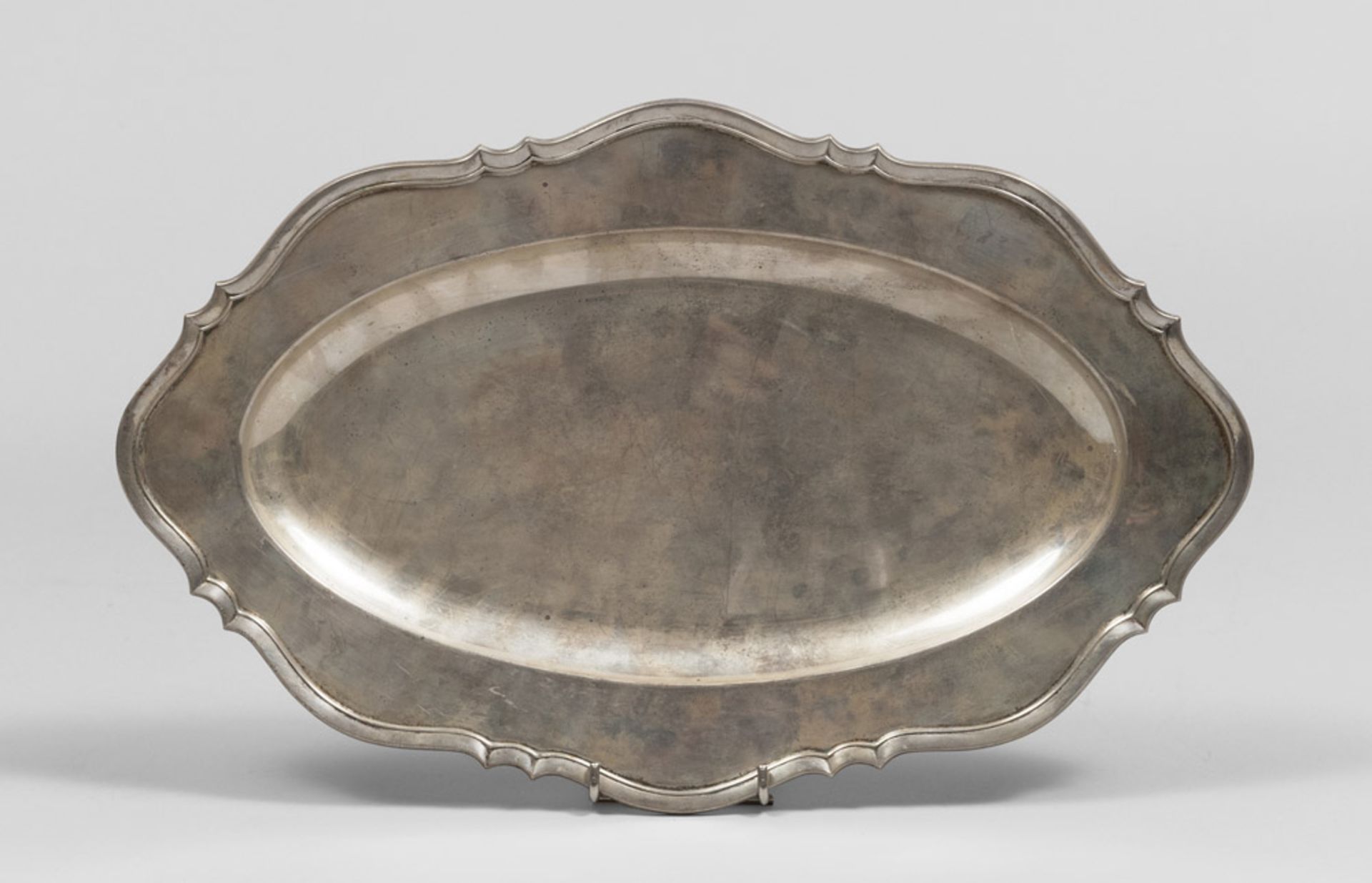 Silver tray, Alignani late 19th century. Measurements cm. 40 x 26, weight gr. 747.PICCOLA