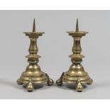 A pair of gilded bronze chandeliers, early 20th century. Measures cm. 32 x 17.COPPIA DI CANDELIERI