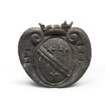 Black marble Marquinia Coat of arms, 18th century. Measures cm. 20 x 29.STEMMA IN MARMO NERO