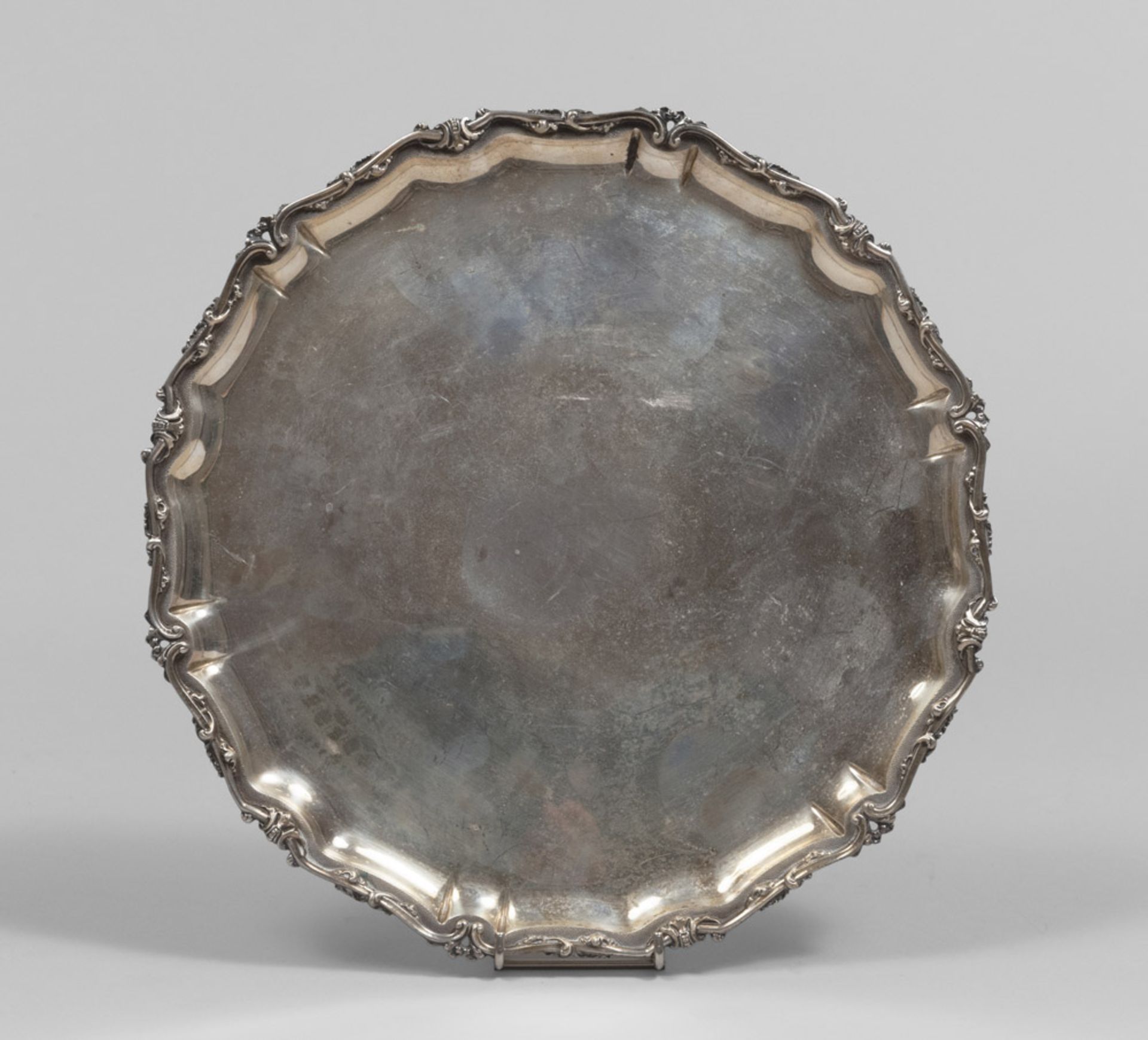 Silver dish, Punch Milan 1934/1944. Title 800/1000. Diameter cm. 32,5, weight gr. 862.PIATTO IN