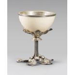 Silvered metal cup, 20th century. Measures cm. 18 x 14.COPPETTA IN METALLO ARGENTATO, XX SECOLO