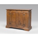 Fir flip-top-cabinet, 17thI century. Measures cm. 100 x 132 x 46.CREDENZA IN ABETE, XVIII SECOLO con