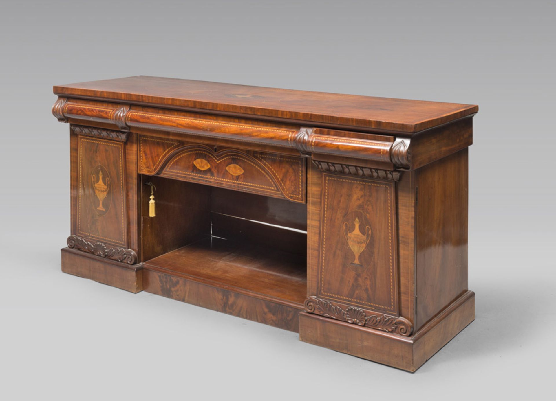 Mahogany Sideboard with edgings and reserves in satin wood and palissandro and inlays in woods of