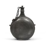 Pewter Flask, 19th century. Measures cm. 26 x 19.FIASCA IN PELTRO, XIX SECOLO con corpo inciso ad