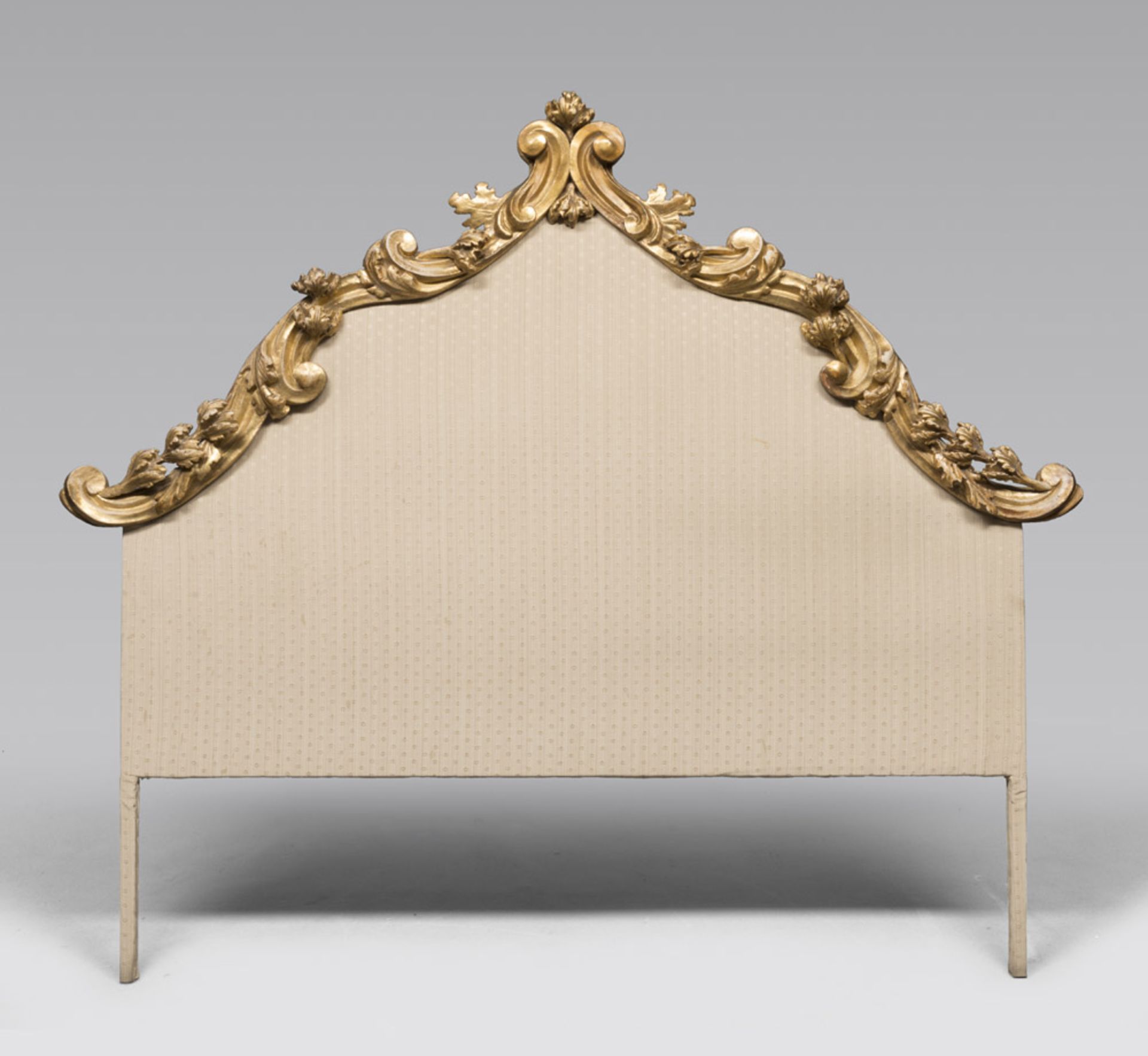 Giltwood Bedhead, 18th century. Measures cm. 160 x 180.BELLA TESTATA DI LETTO, XVIII SECOLO in legno