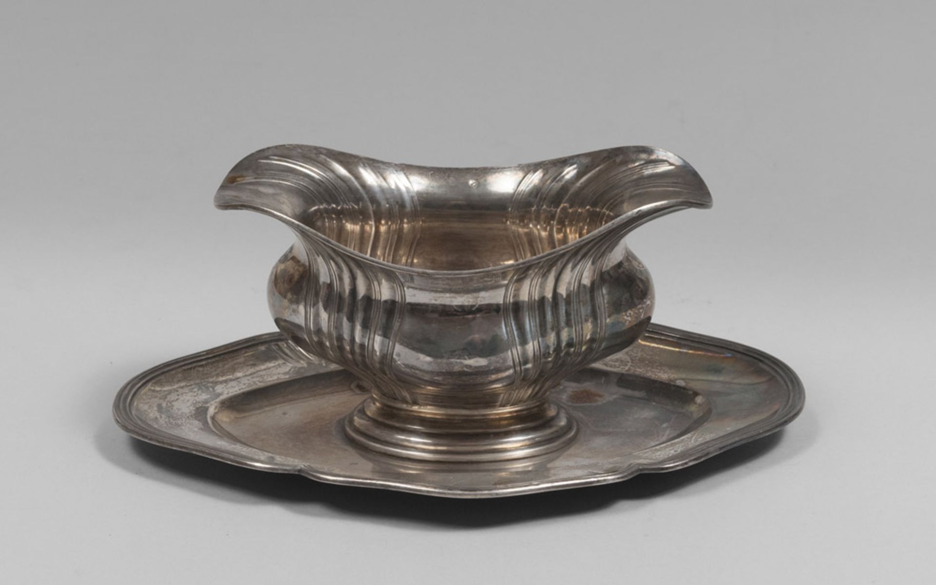 Silver sauce-boat, Punch France for export 19th century. Title 800/1000. Measures cm. 11 x 18 x