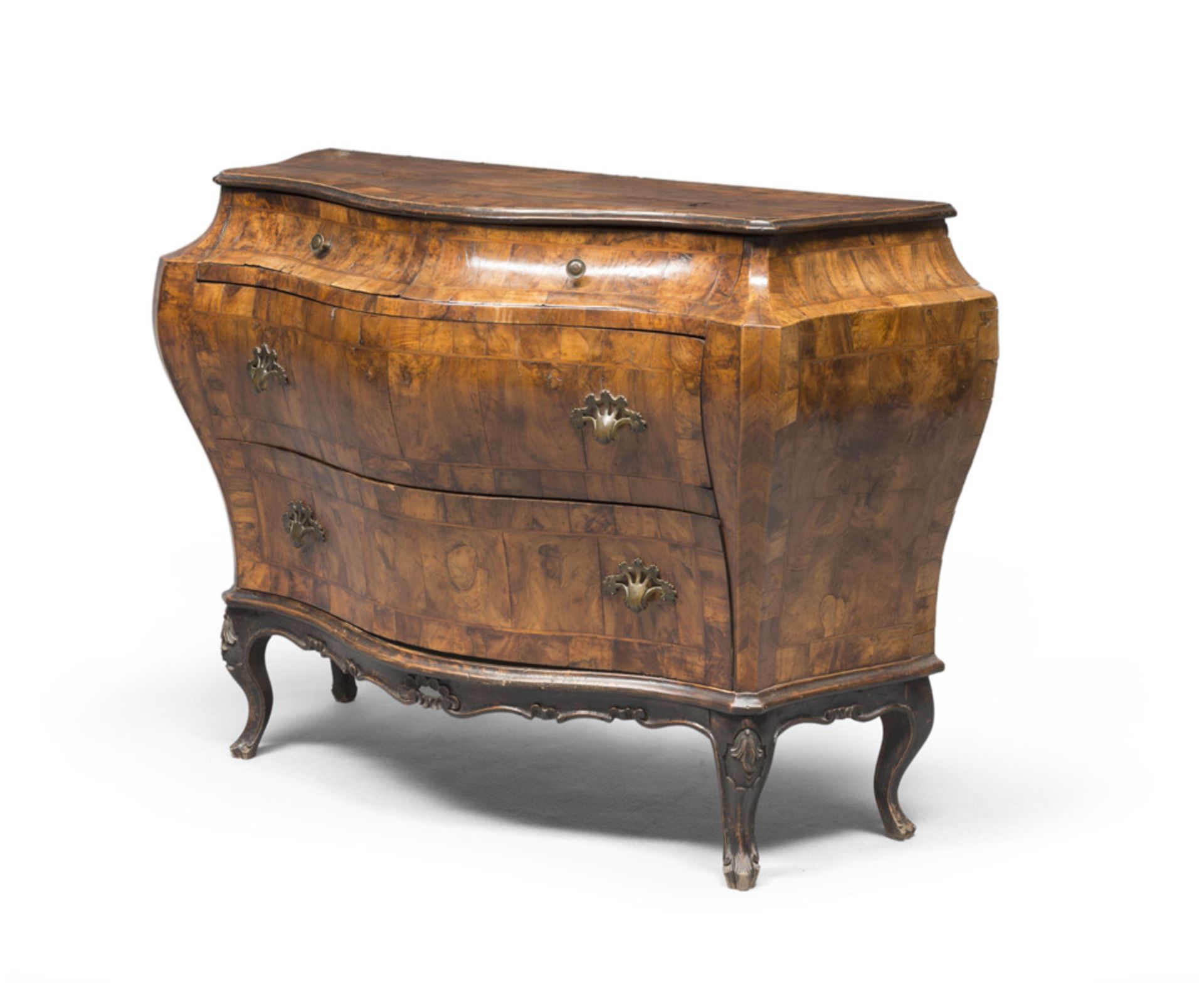 Olive-trees with boxwood Chest, Venetian style, 20th century. Measures cm. 88 x 126 x 48.PICCOLO