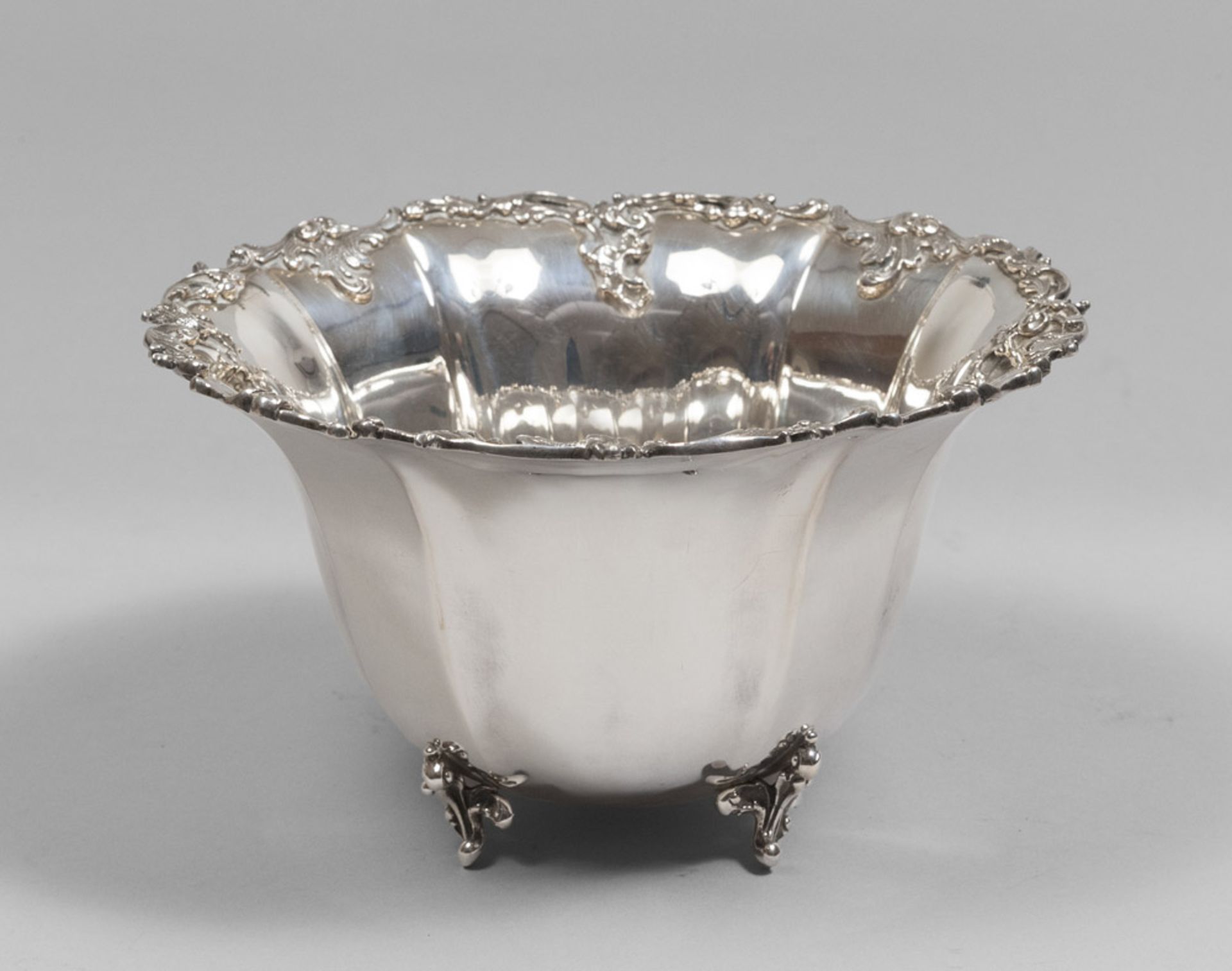 Silver bowl, punch Broggi 20th century. Measurements cm. 12 x 21, weight gr. 483.VASCHETTA IN