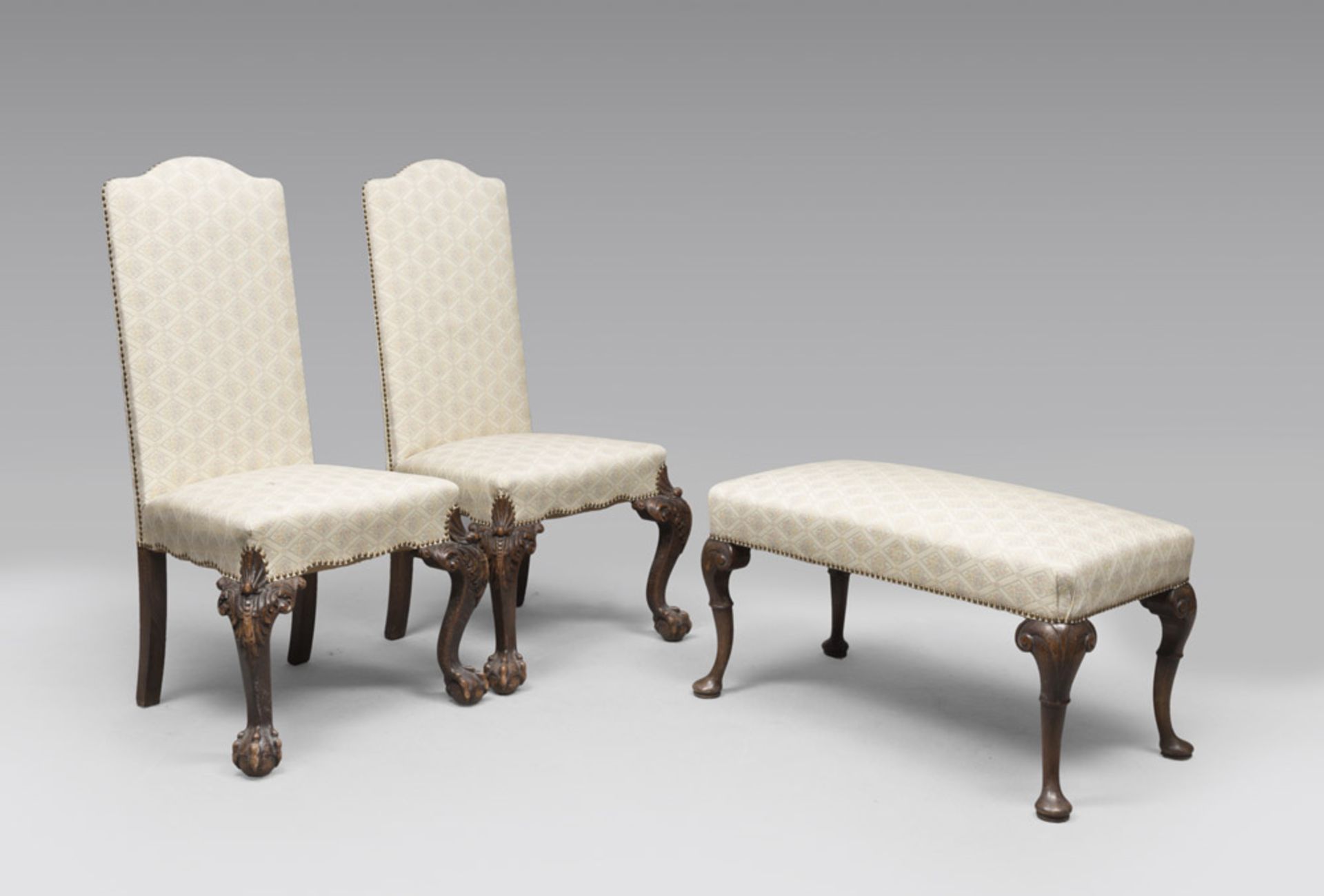 Two oak chairs and a stool, England 19th century. Measures cm. 46 x 89 x 47.DUE SEDIE E UNO SGABELLO