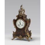 Table clock, style Boulle, France early 20th century. Measures cm. 44 x 23 x 14.OROLOGIO DA