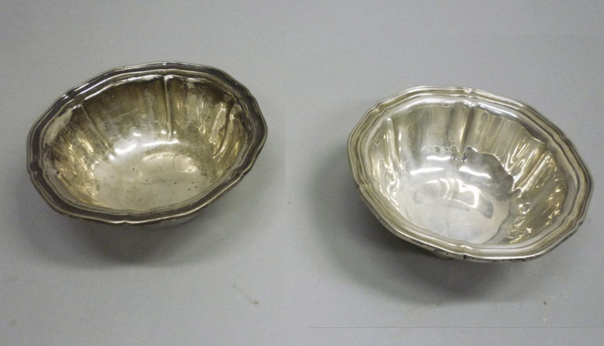Couple of vaschette in silver, 20th century. Measures cm. 5 x 13, weight gr. 194.COPPIA DI VASCHETTE