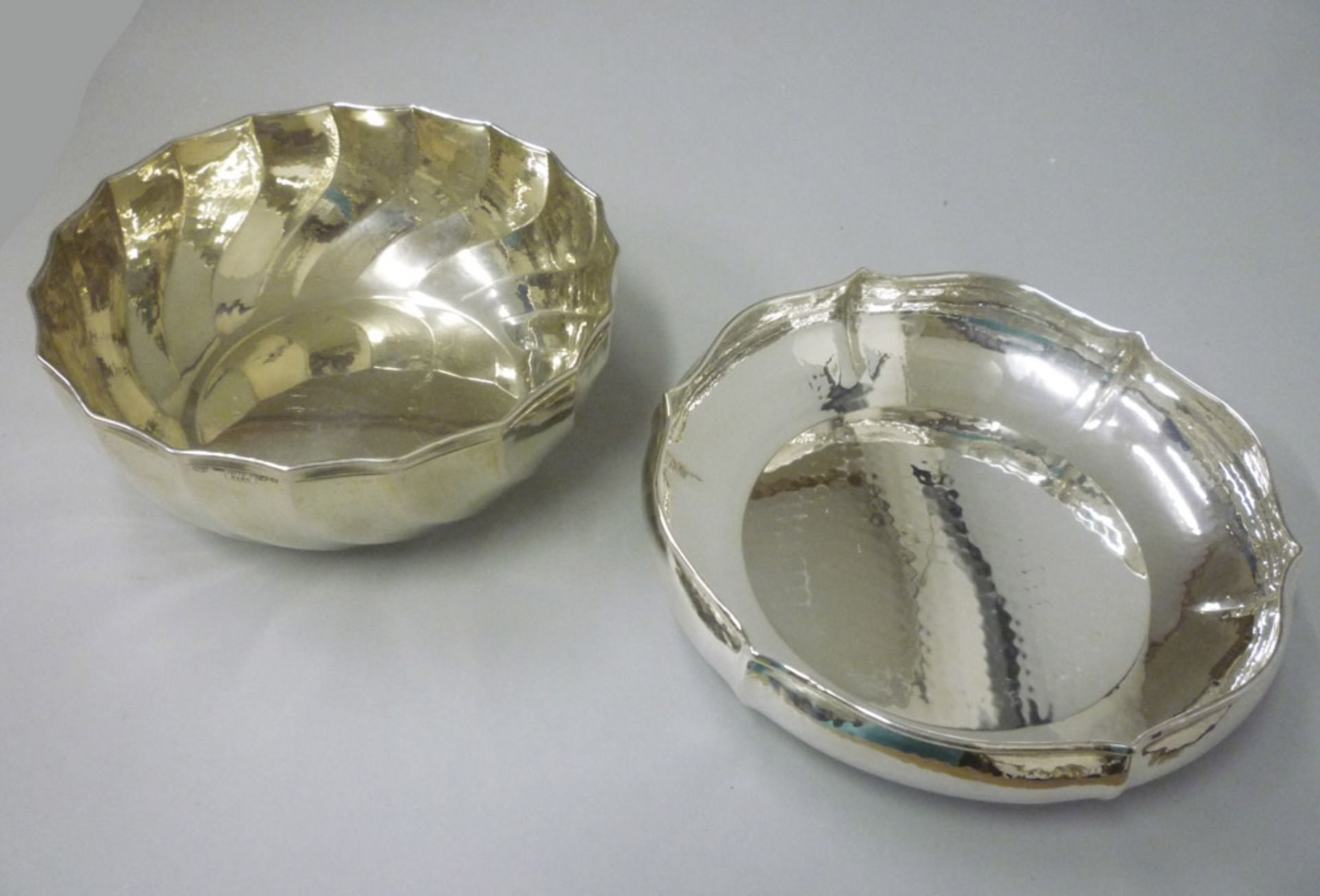Two silver bowls, 20th century. Measures maximum cm. 6 x 22, general weight gr. 687.DUE VASCHETTE IN