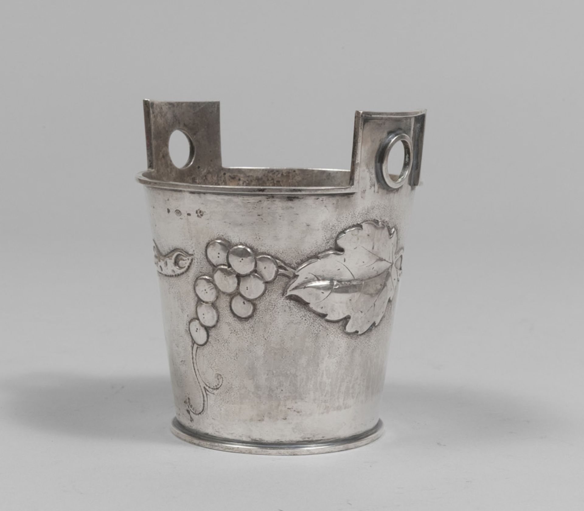 Bucket in silver, 20th century. Measures cm. 17 x 14 x 14, weight gr. 421.PICCOLO SECCHIELLO IN