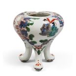 A CHINESE POLYCHROME AND GILDED PORCELAIN CENSER, 20TH CENTURY Measures cm. 13 x 12. INCENSIERE IN